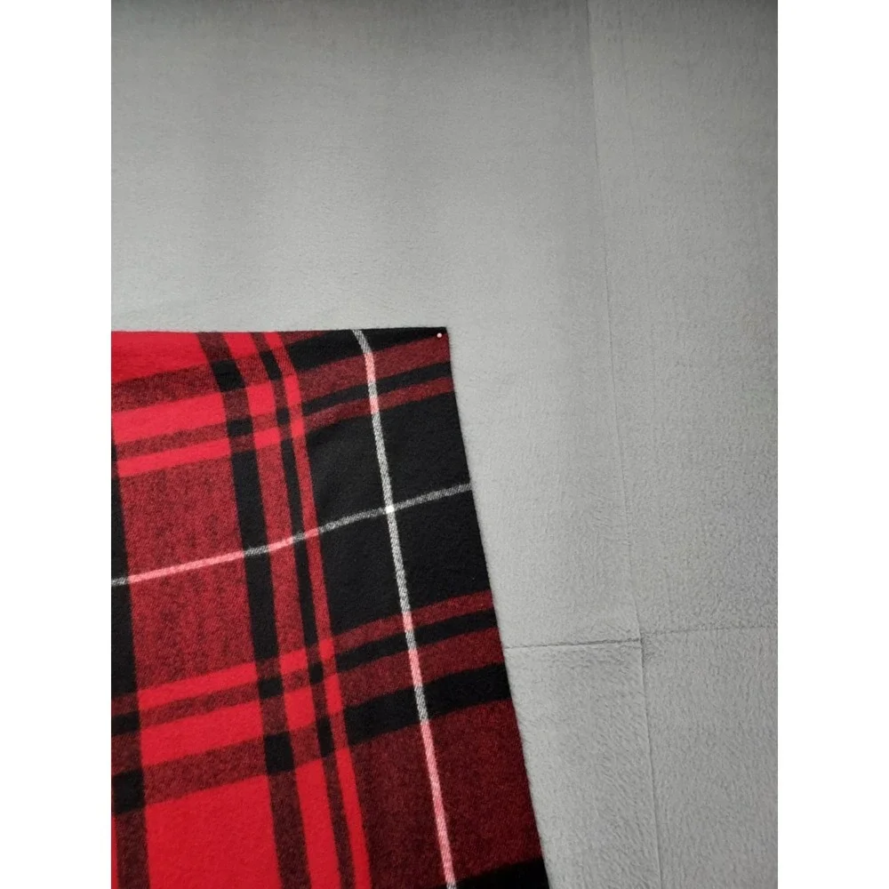 Steve Madden Men Scarf One Size Red Plaid 100% Polyester Fringe Winter Shawl